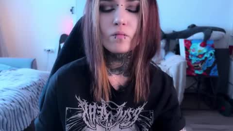   DianaBrite            fansl y online show from 02.17.26