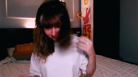 Snapshot of riri_rich chatting on 11.05.25 Rita online show from 11.05.25