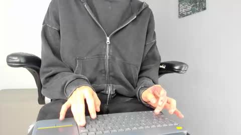 Snapshot of ritchie_alameda chatting on 10.18.25 Ritchie Alameda online show from 10.18.25