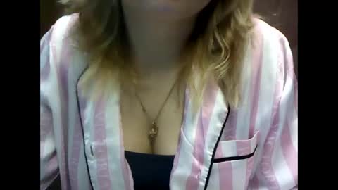 Snapshot of riveramaureen chatting on 12.09.24 RiveraMaureen online show from 12.09.24