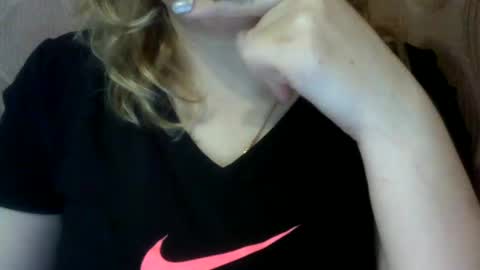 Snapshot of riveramaureen chatting on 12.16.24 RiveraMaureen online show from 12.16.24