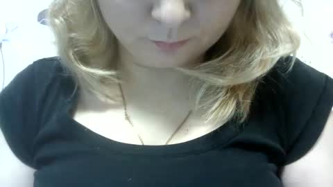 Snapshot of riveramaureen chatting on 12.19.24 RiveraMaureen online show from 12.19.24