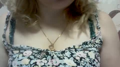 Snapshot of riveramaureen chatting on 12.29.24 RiveraMaureen online show from 12.29.24