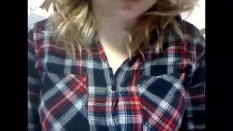 Snapshot of riveramaureen chatting on 01.05.25 RiveraMaureen online show from 01.05.25