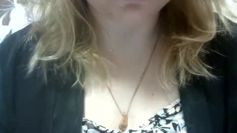 Snapshot of riveramaureen chatting on 01.07.25 RiveraMaureen online show from 01.07.25