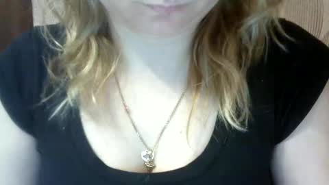 Snapshot of riveramaureen chatting on 02.15.25 RiveraMaureen online show from 02.15.25