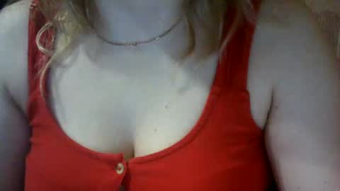 Snapshot of riveramaureen chatting on 03.08.25 RiveraMaureen online show from 03.08.25