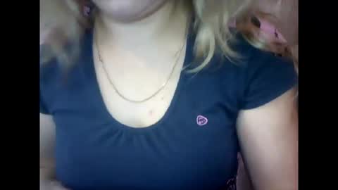 Snapshot of riveramaureen chatting on 10.31.25 RiveraMaureen online show from 10.31.25