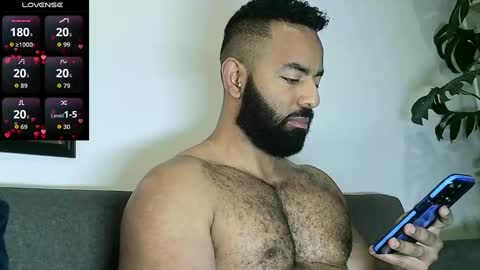 SebasRoa online show from 10.14.25