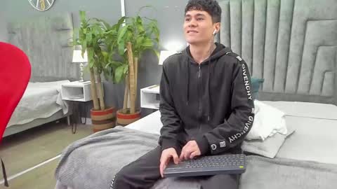 Roan Birkin online show from 02.06.25