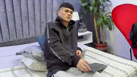 Roan Birkin online show from 03.06.25