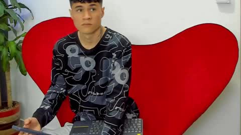 Roan Birkin online show from 03.10.25