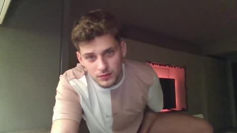 Snapshot of roberto_twink1 chatting on 12.14.24 Roberto online show from 12.14.24