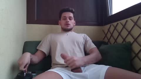 Snapshot of roberto_twink1 chatting on 02.01.25 Roberto online show from 02.01.25