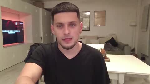 Snapshot of roberto_twink1 chatting on 11.02.25 Roberto online show from 11.02.25