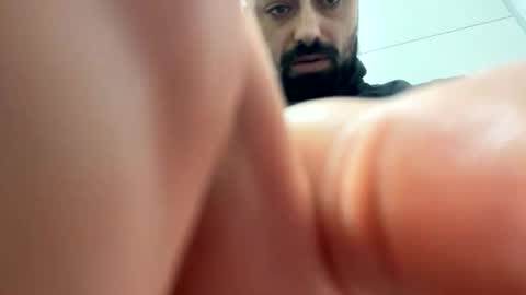 Snapshot of robertoroby12 chatting on 01.31.25 robertoroby12 online show from 01.31.25