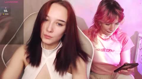 Snapshot of robin_yours chatting on 12.17.25 Robin your online show from 12.17.25