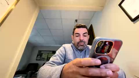 Snapshot of roblatino12 chatting on 11.17.25 roblatino12 online show from 11.17.25