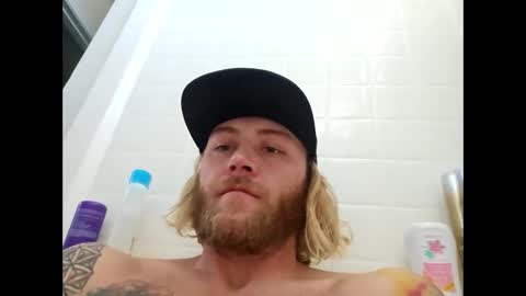 Snapshot of rockhardsurfers chatting on 01.03.25 rockhardsurfers online show from 01.03.25