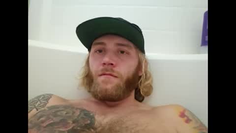 Snapshot of rockhardsurfers chatting on 01.26.25 rockhardsurfers online show from 01.26.25