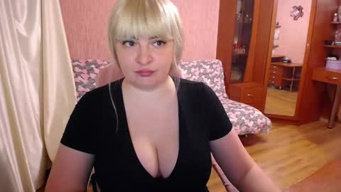 Snapshot of rocknlinxx chatting on 11.08.25 Rocknlinxx online show from 11.08.25