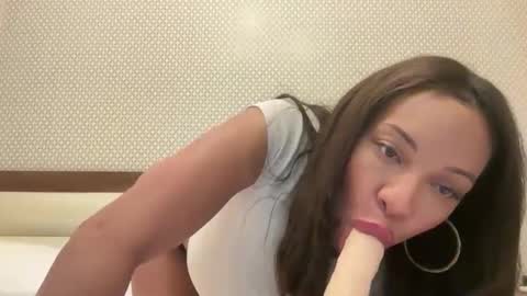 Snapshot of rockybee1 chatting on 11.25.25 rockybee1 online show from 11.25.25