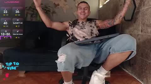 Snapshot of rogert_xx chatting on 02.08.25 Rogert online show from 02.08.25