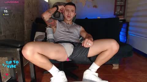 Snapshot of rogert_xx chatting on 10.29.25 Rogert online show from 10.29.25