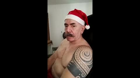 Snapshot of rogerthemax chatting on 12.15.25 rogerthemax online show from 12.15.25