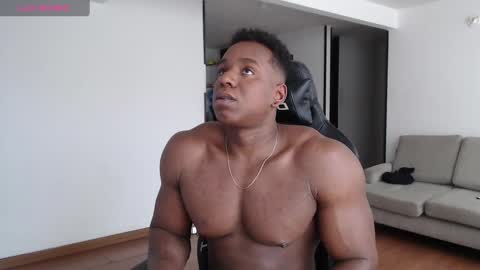 Snapshot of rogger_physique chatting on 01.26.25 Rogger online show from 01.26.25