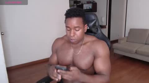 Snapshot of rogger_physique chatting on 03.02.25 Rogger online show from 03.02.25