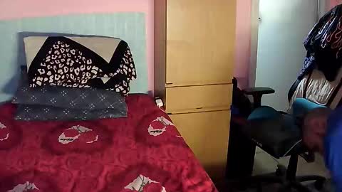 Snapshot of rogobeteilie chatting on 12.15.25 Banderas online show from 12.15.25