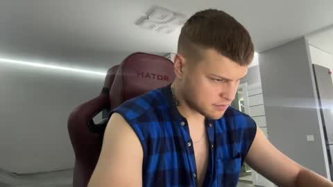 Snapshot of roguetitan6 chatting on 11.10.25 roguetitan6 online show from 11.10.25