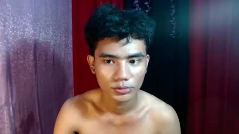 Snapshot of roianboyyy chatting on 05.15.26 roianboyyy online show from 05.15.26