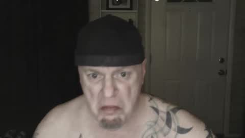 Snapshot of roinaz chatting on 12.25.24 roinaz online show from 12.25.24