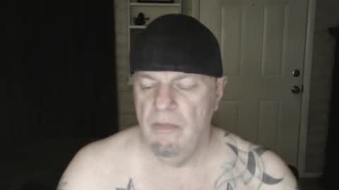 Snapshot of roinaz chatting on 12.31.24 roinaz online show from 12.31.24