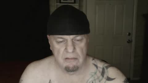 Snapshot of roinaz chatting on 01.04.25 roinaz online show from 01.04.25