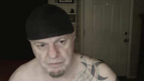 Snapshot of roinaz chatting on 01.04.25 roinaz online show from 01.04.25