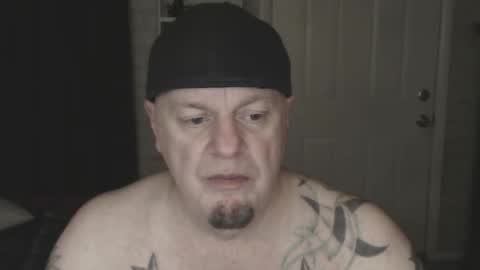 Snapshot of roinaz chatting on 01.28.25 roinaz online show from 01.28.25