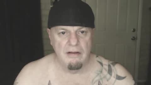 Snapshot of roinaz chatting on 01.31.25 roinaz online show from 01.31.25