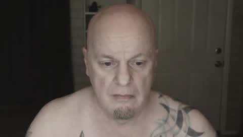 Snapshot of roinaz chatting on 02.18.25 roinaz online show from 02.18.25