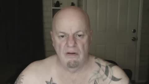 Snapshot of roinaz chatting on 02.19.25 roinaz online show from 02.19.25