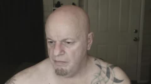 Snapshot of roinaz chatting on 02.19.25 roinaz online show from 02.19.25