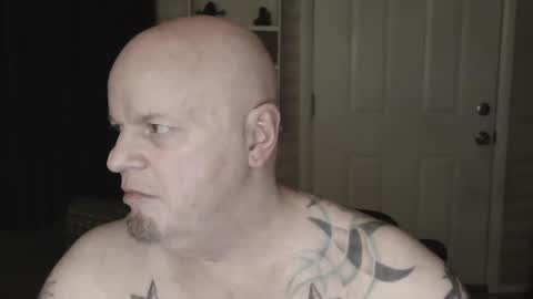 Snapshot of roinaz chatting on 02.21.25 roinaz online show from 02.21.25