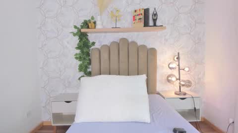   online show from 10.08.25