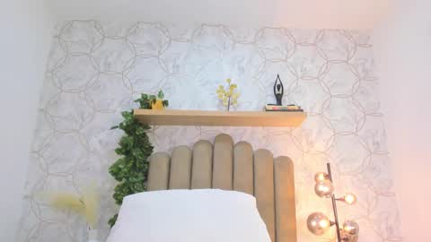   online show from 11.05.25