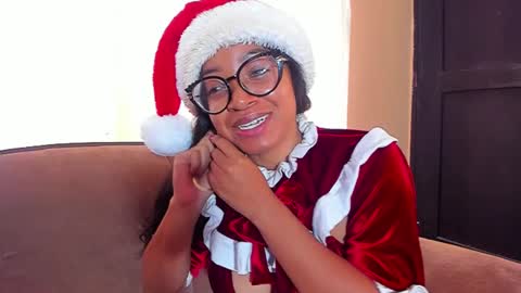 Snapshot of romantic_stargirl chatting on 12.24.24 Is A Belle online show from 12.24.24