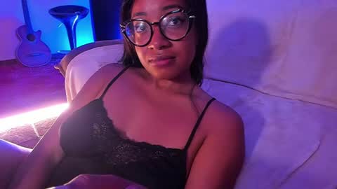 Snapshot of romantic_stargirl chatting on 02.10.25 Is A Belle online show from 02.10.25