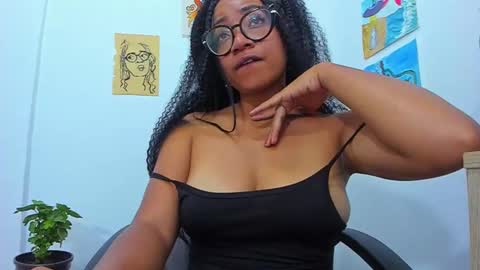 Snapshot of romantic_stargirl chatting on 03.01.25 Is A Belle online show from 03.01.25