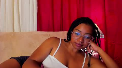 Snapshot of romantic_stargirl chatting on 09.29.25 Is A Belle online show from 09.29.25